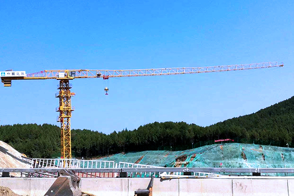 大型塔機(jī)租賃：大塔機(jī)平衡臂架設(shè)如何處理？